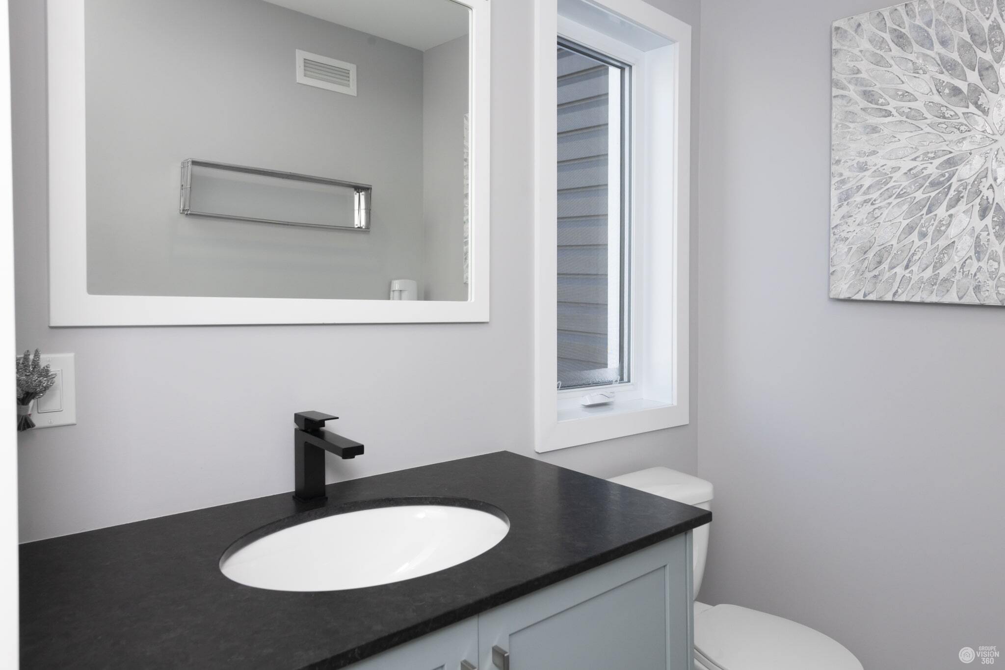 Vu sur la fenêtre dans une salle de bain